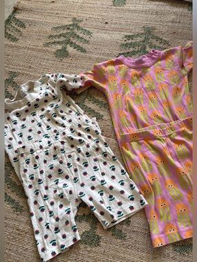 Hanna Andersson Kids Two-Piece Pajama Set - jellyfish and floral - 2 sets